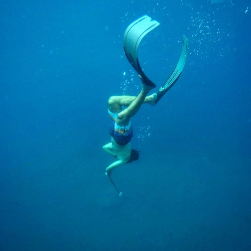 A professional diver prepares to cross his limits.