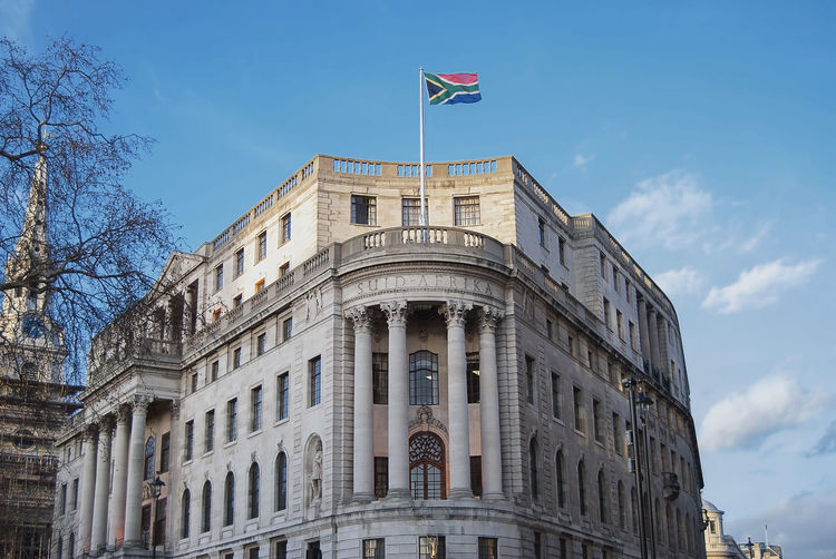 South africa house overlooking trafalgar square in london