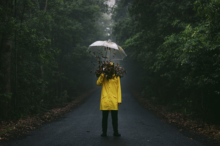 Conceptual portrait of a friend one foggy morning. Australia Australian Landscape EyeEmNewHere Nature Nikon WeekOnEyeEm Conceptual Conceptual Photography Leaves Portrait Portrait Photography Umbrella Week On Eyeem Yellow Color Mix Yourself A Good Time Paint The Town Yellow Fresh on Market 2017 Rethink Things Be. Ready. Shades Of Winter The Creative - 2018 EyeEm Awards The Portraitist - 2018 EyeEm Awards The Still Life Photographer - 2018 EyeEm Awards A New Beginning A New Perspective On Life Capture Tomorrow