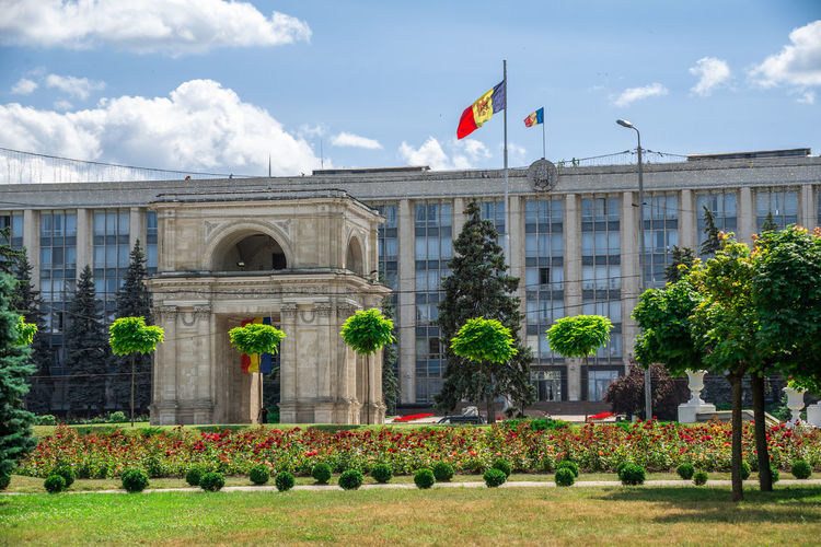 Triumphal arch in chisinau, moldova