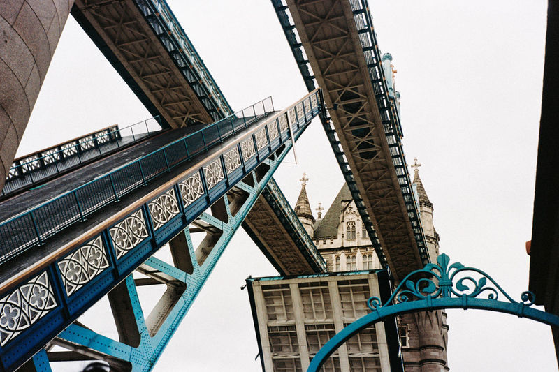 London bridge on a gloomy day 