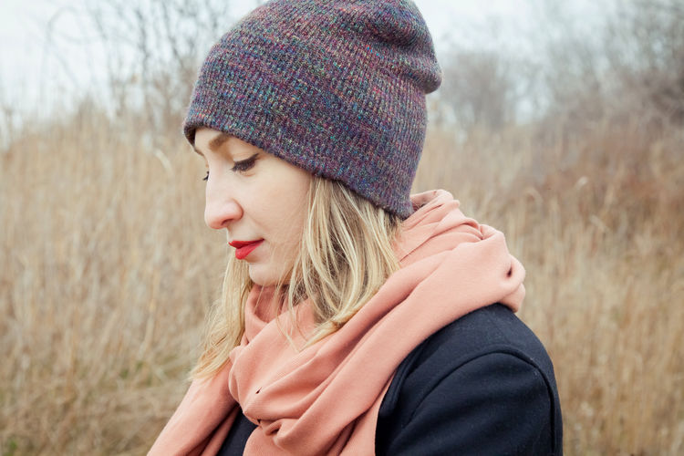 Autumn fashion. portrait of a beautiful young woman in trendy clothes posing next to the reeds.