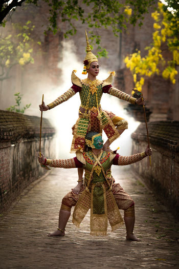 Khon, is a classical thai dance in a mask. in ramayana literature, this is the battle
