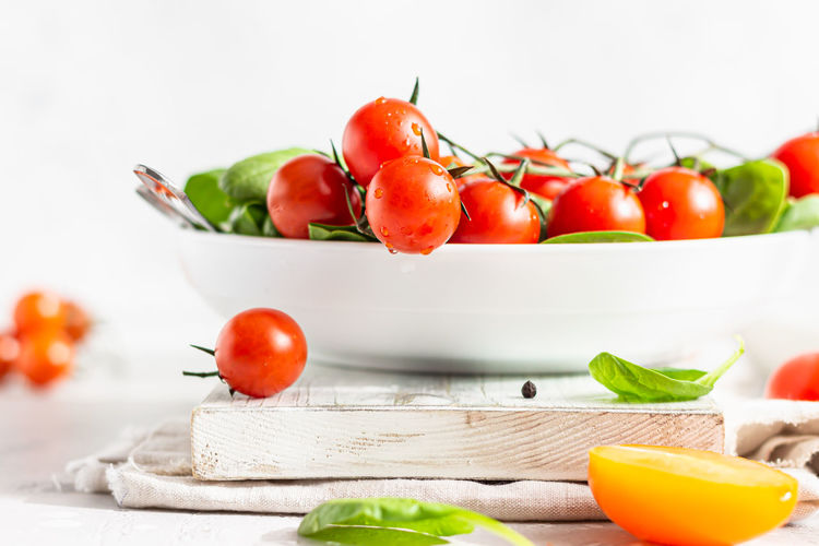 Close-up of tomatoes in bowl on table