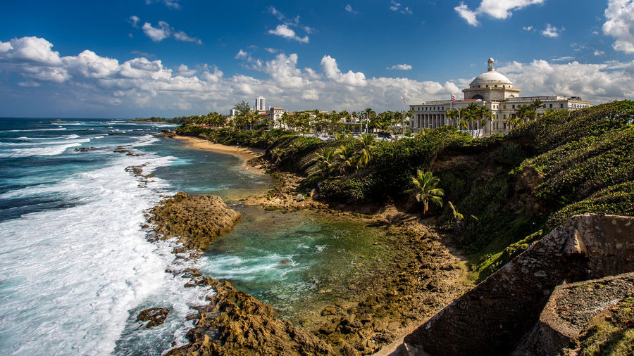Capitol of puerto rico by sea against sky