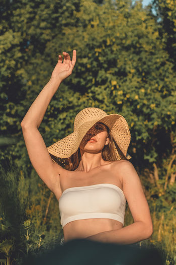 Sun protection, sunscreen , uv protection, time outside and stay sun-safe. young woman 