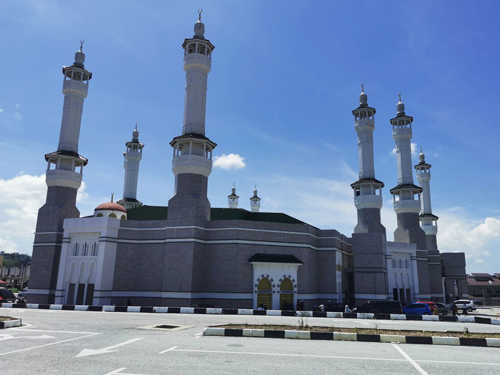 External view of masjid razaleigh in   kelantan.the mosque is modeled after masjid al haram in mecca