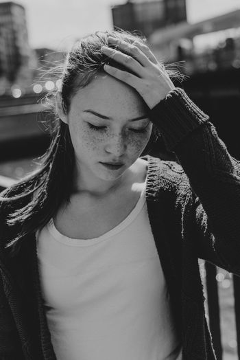 Beautiful Woman Close-up Day Focus On Foreground Front View Leisure Activity Lifestyles Looking Down One Person Outdoors Real People Young Adult Young Women