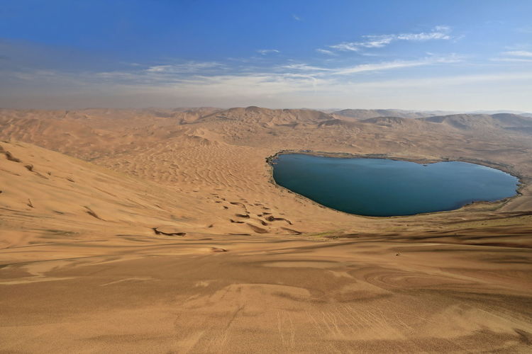 1186 full view nuoertu lake -biggest in the badain jaran desert-seen from its western megadune-china