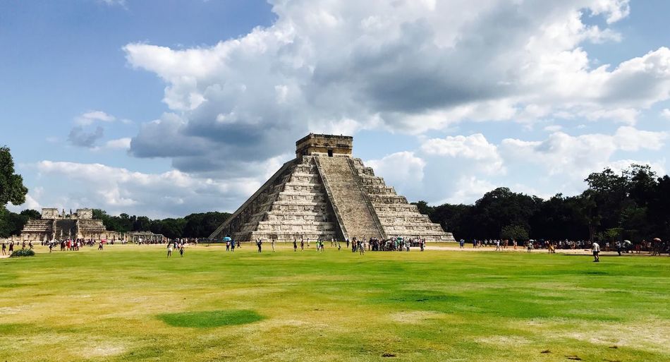 Tourists at kukulkan pyramid