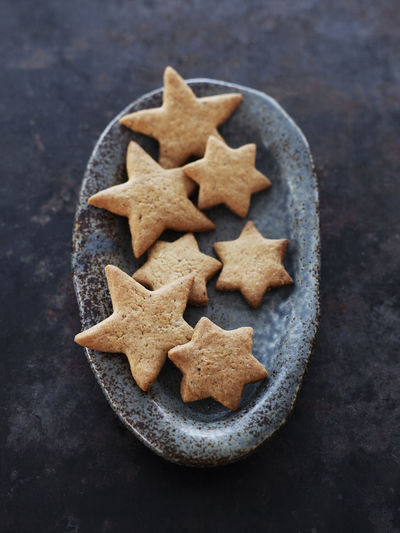 Star-shaped cookies in terracotta dish