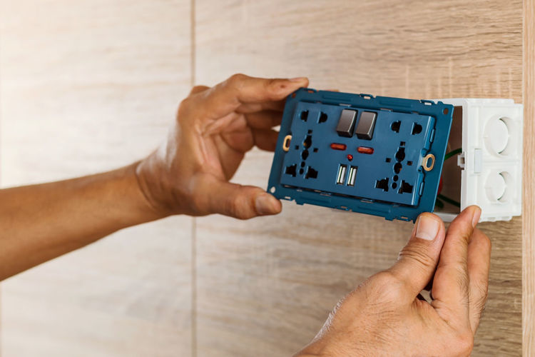 Installing the universal wall outlet ac power plug with usb port and on-off in a plastic box.