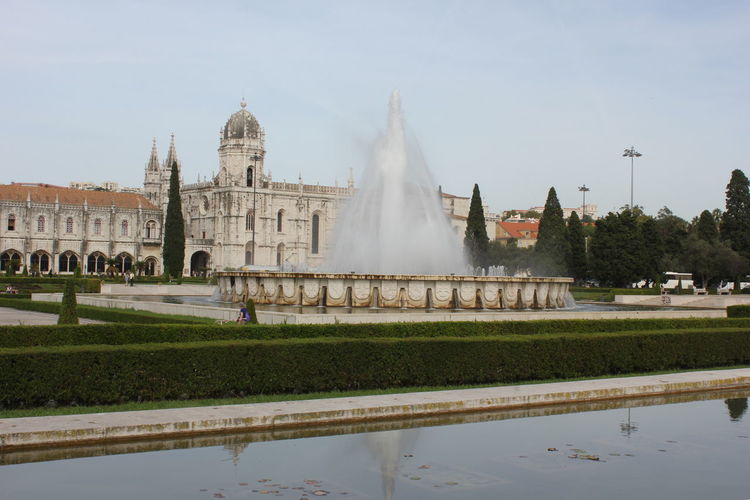 Monumental fountain of the jeronimos monastery, lisbon
