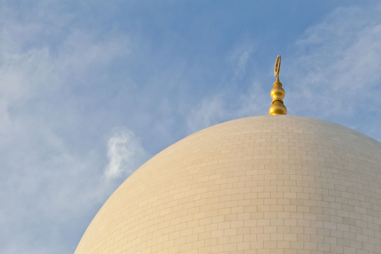 Dome of the sheikh zayed grand mosque against blue skies in abu dhabi, uae