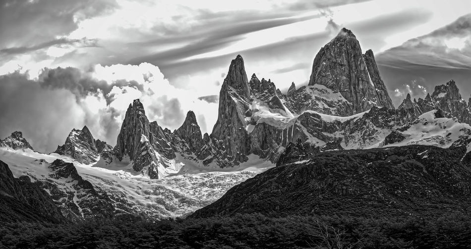 Mirador del fitz roy panorama black and white
