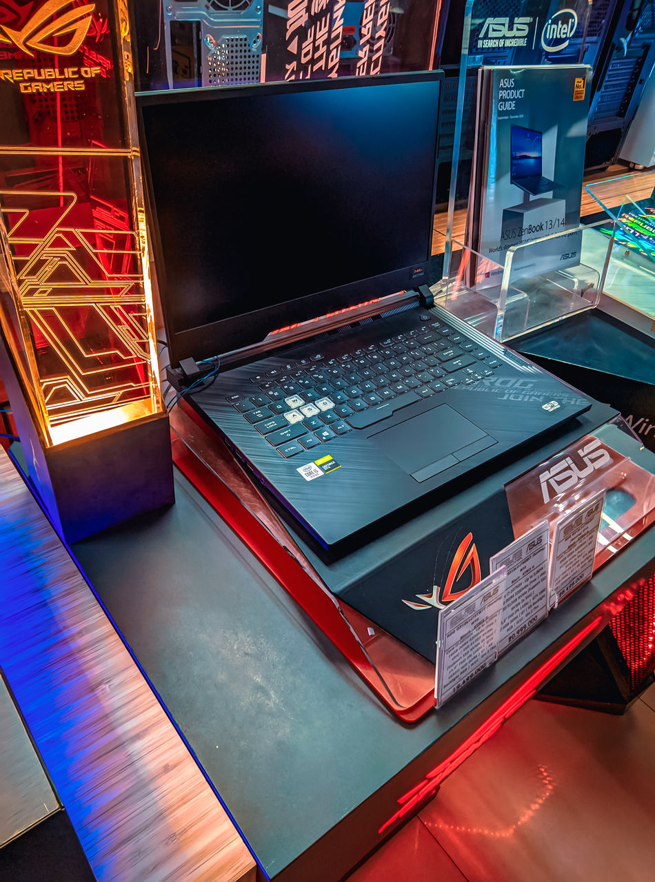 HIGH ANGLE VIEW OF ILLUMINATED LAPTOP IN RESTAURANT