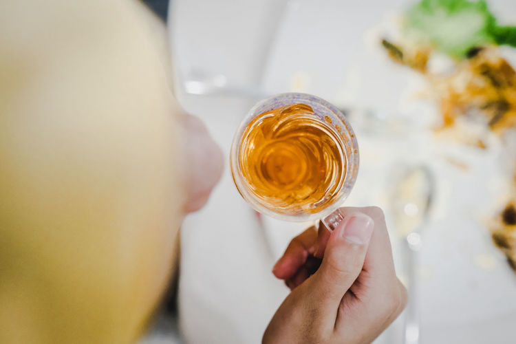 Close-up of woman hand holding a tea drink