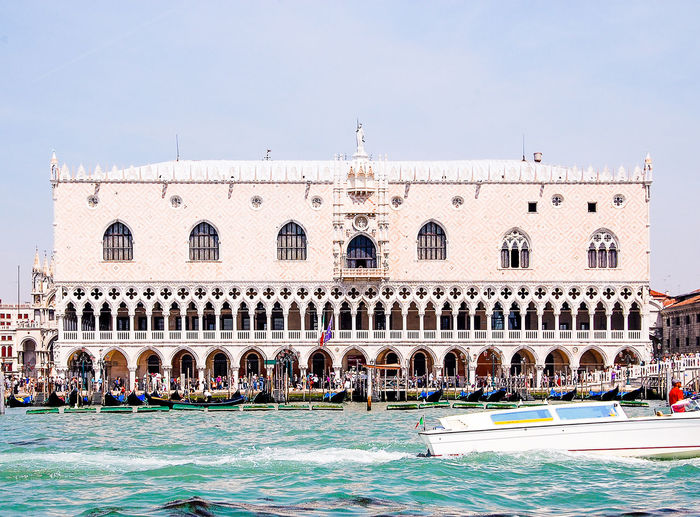 Doge palace by canal against sky