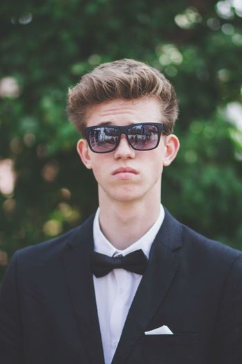 Portrait of young man wearing sunglasses