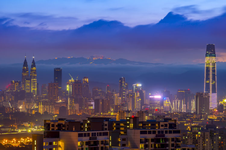 Kuala lumpur cityscape with genting highland visible at the background during dawn