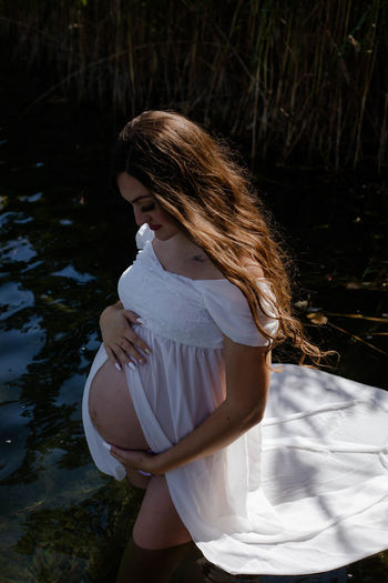 Maternity shoot in the water