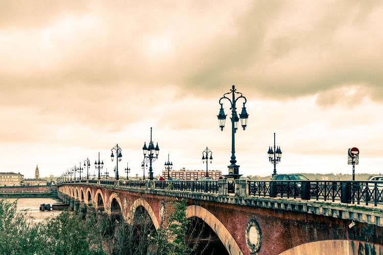 Pont de pierre over river