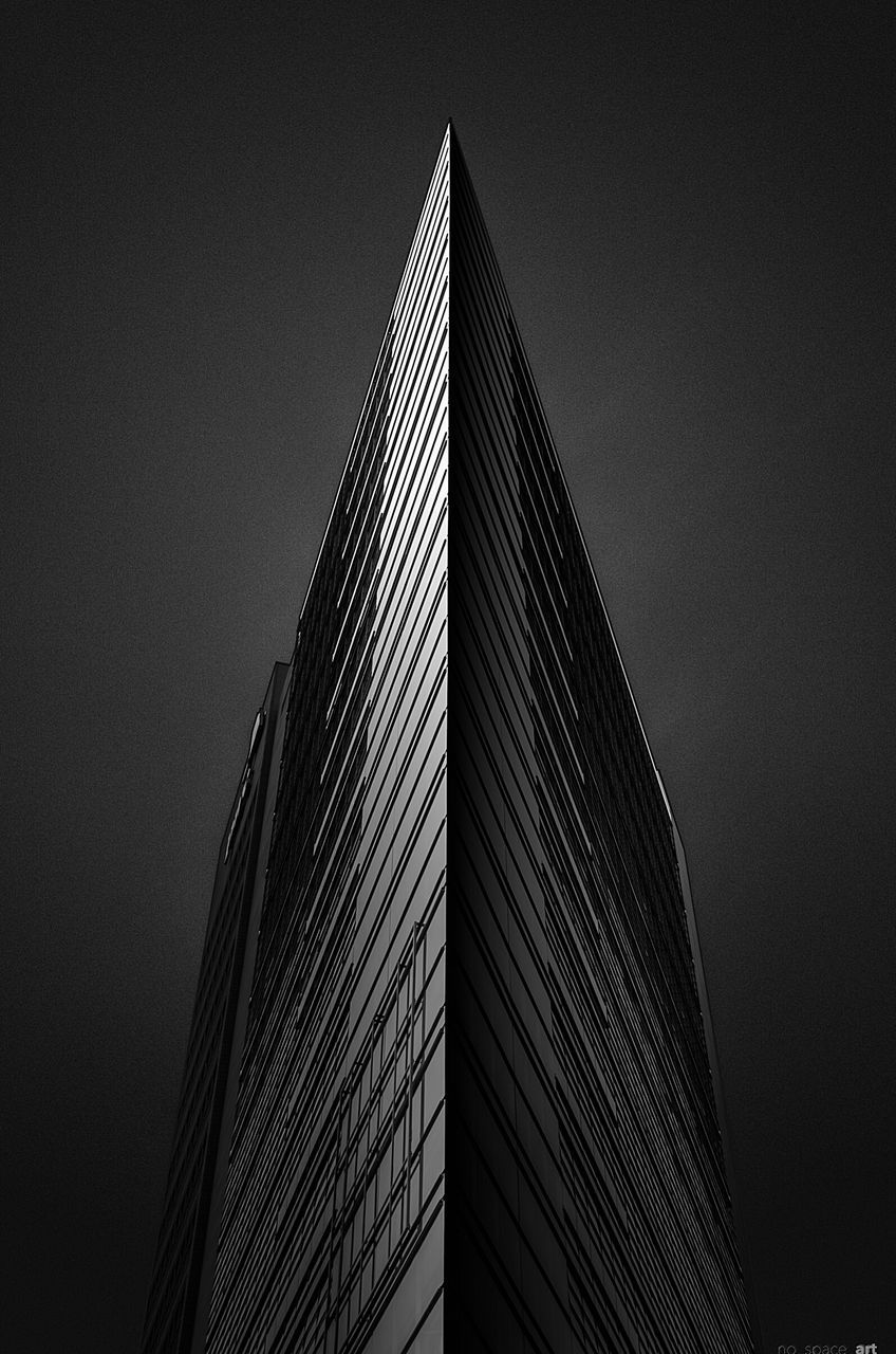 LOW ANGLE VIEW OF SKYSCRAPER AGAINST SKY