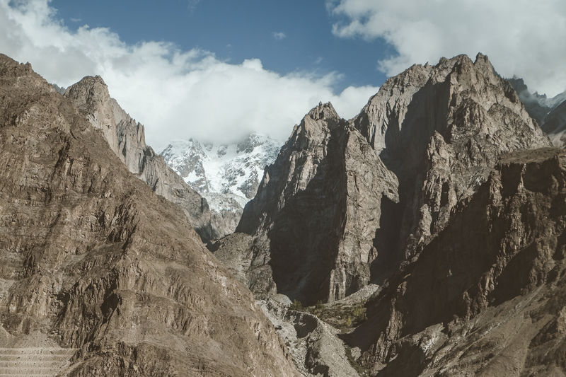Landscape view of high mountains in karakoram range in hunza valley. gilgit baltistan, pakistan.