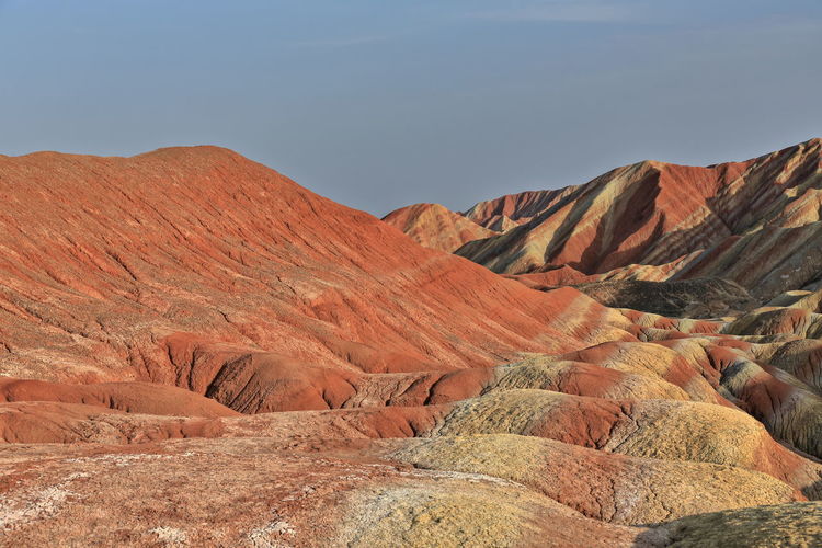0894 rusty sandstone and siltstone landforms-zhangye danxia nnal.geological park. gansu prov.-china.