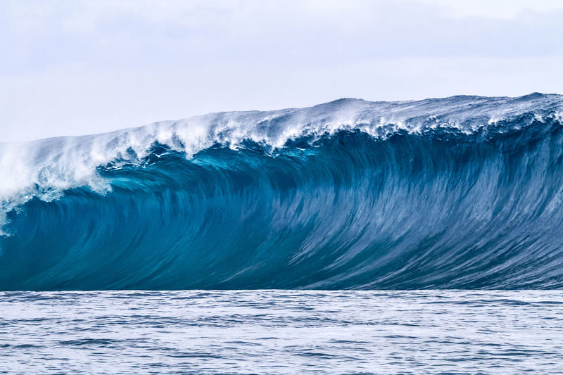 Heavy wave in papeete tahiti