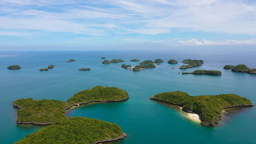Seascape with a cluster of tropical islands. hundred islands national park