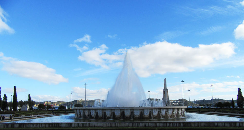 Fountain at praca do imperio against sky