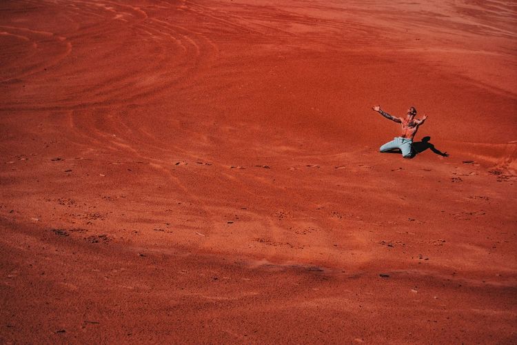 Man lost in the desert