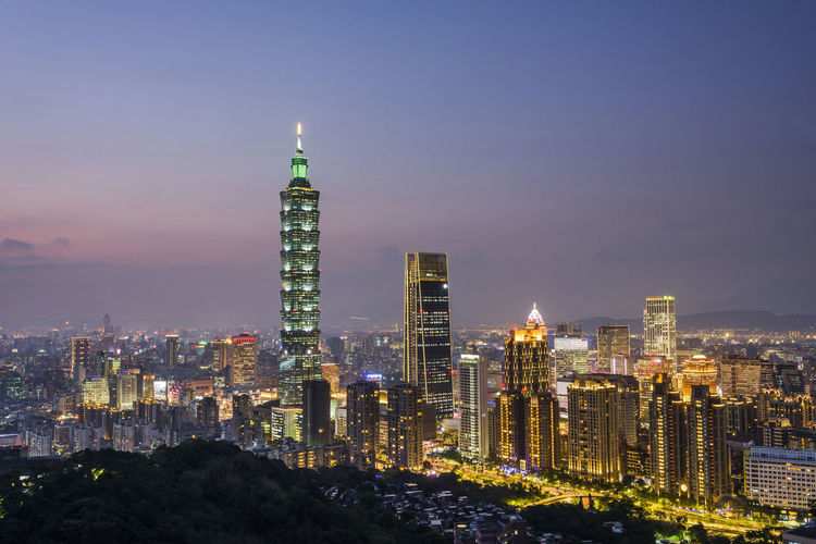 Panoramic cityscape of taipei skyline and taipei 101 skyscraper at night in taipei, taiwan