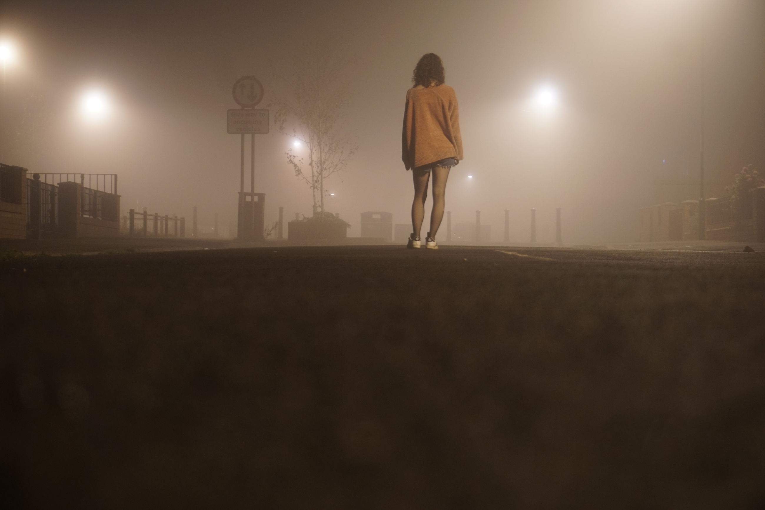 fog, light, night, morning, darkness, illuminated, one person, adult, full length, street light, rear view, city, street, lighting equipment, backlighting, nature, sky, copy space, architecture, lifestyles, person, sports