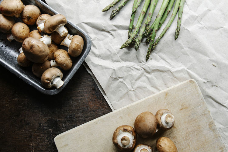 Arranged brown mushrooms and green asparagus