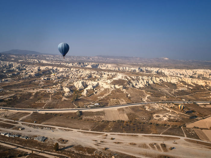 Colorful hot air balloons in goreme national park, cappadocia, turkey. aerial view