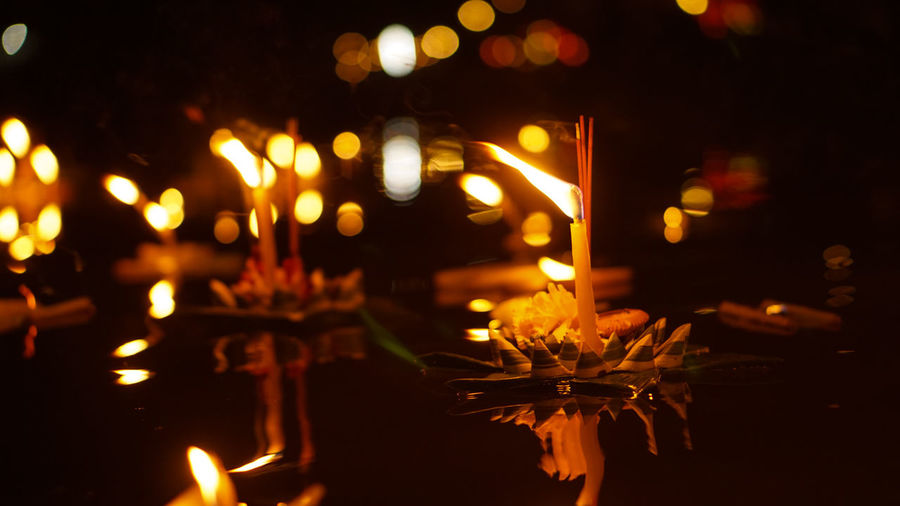 Loi krathong festival of thailand floating flowers and candle for apologies in river full moon night