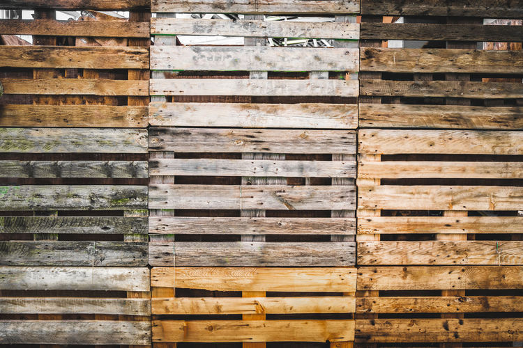 Pallets texture grunge copy space wooden background warehouse wallpaper .