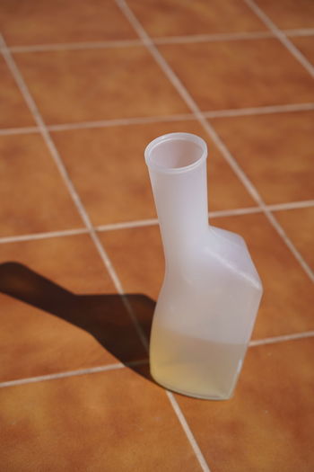 Urinary bottle, urine sample