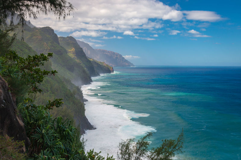 Scenic view of napali coast on kauai, hawaii, usa seen from kalalau hiking trail against sky