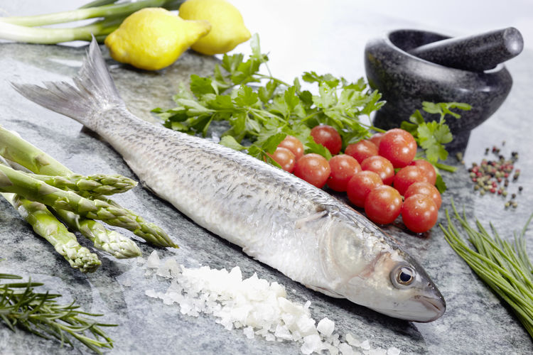 Mackerel with vegetables tomatoes and asparagus, raw