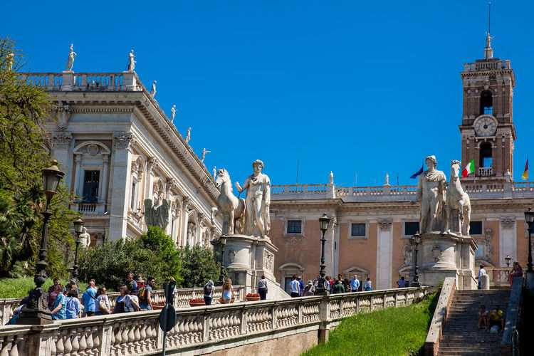 Tourists visiting the capitoline hill and the palazzo senatorio