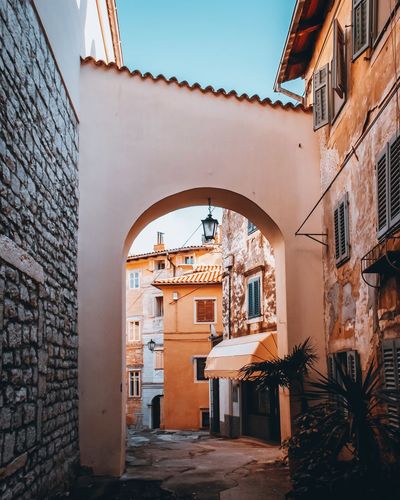 Narrow alley amidst buildings in city