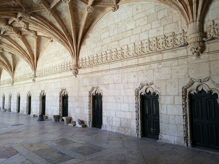 Empty corridor of mosteiro dos jeronimos