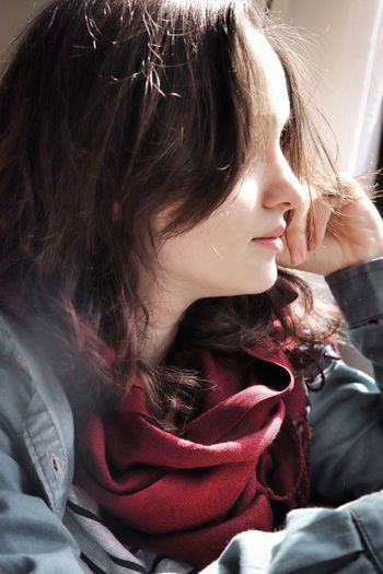 Close-up of thoughtful woman looking away