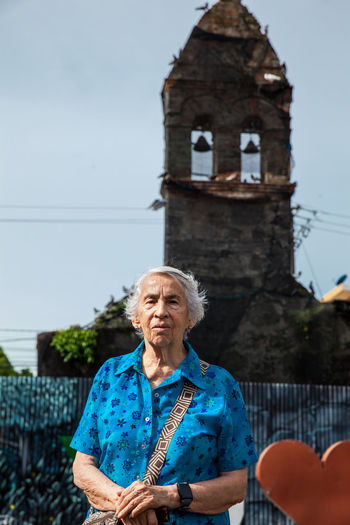 Senior woman at the ruins of the convent of santo domingo in the city of mariquita