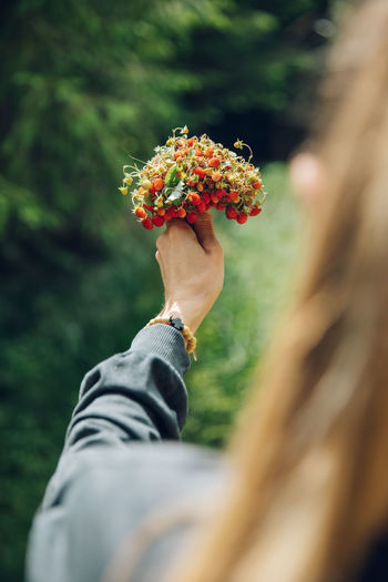 Cropped hand of woman holding bouquet